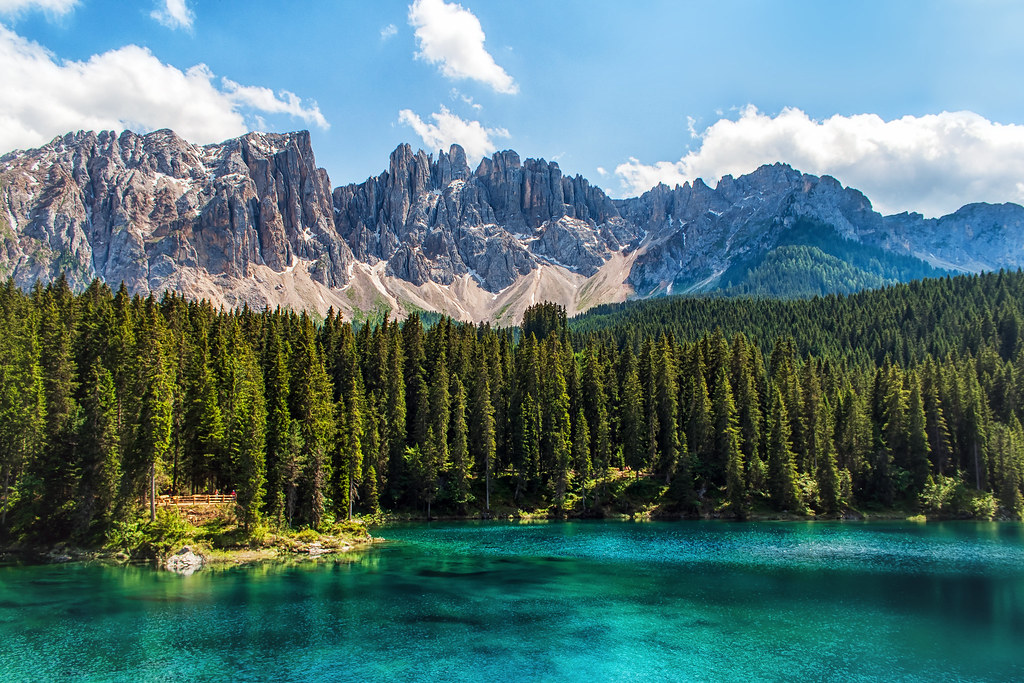 Lago Carezza, un lago dalle acque smeraldo